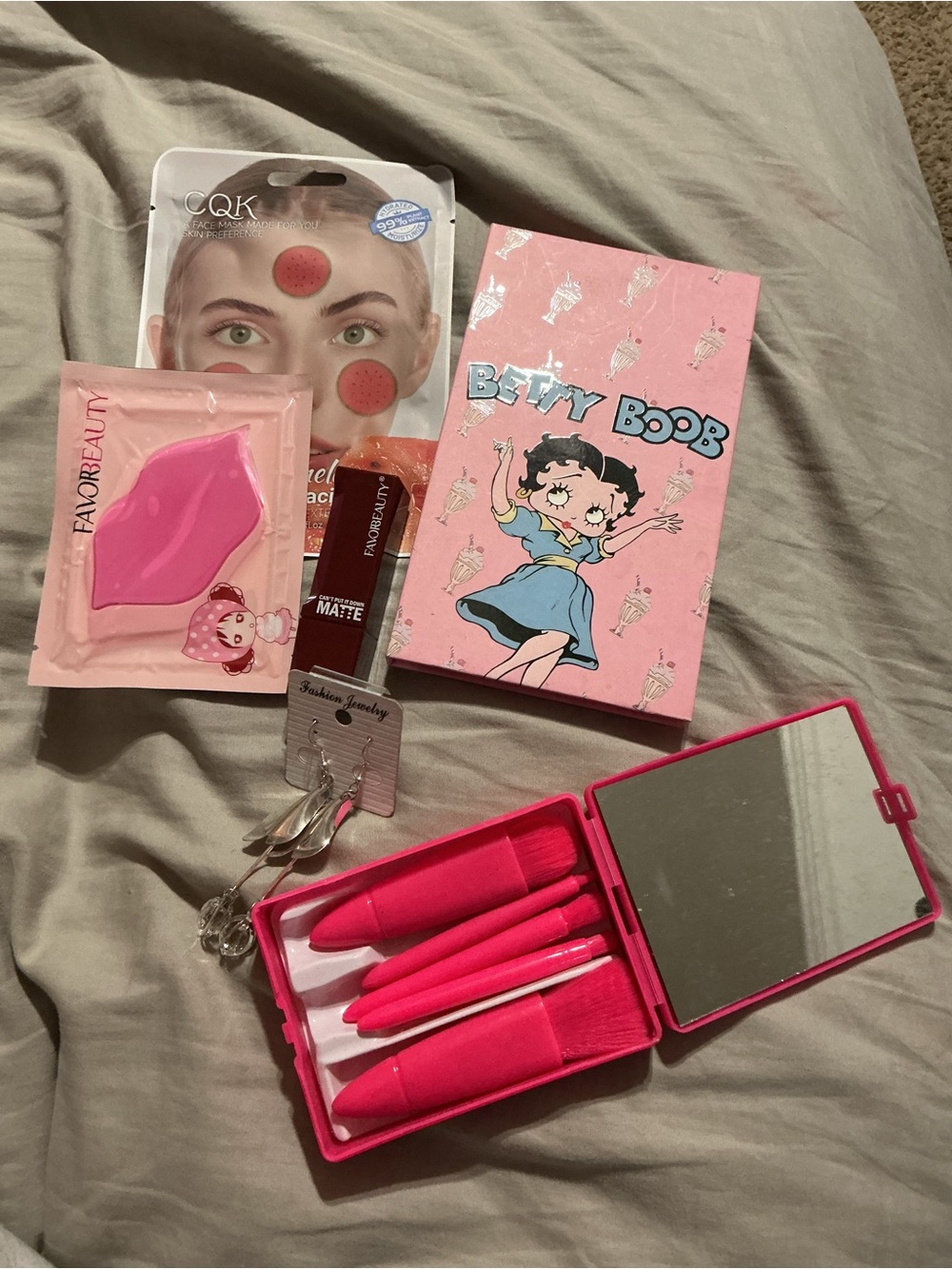 Betty Boop Hot Pink Kids Makeup Brush Set with Mirror